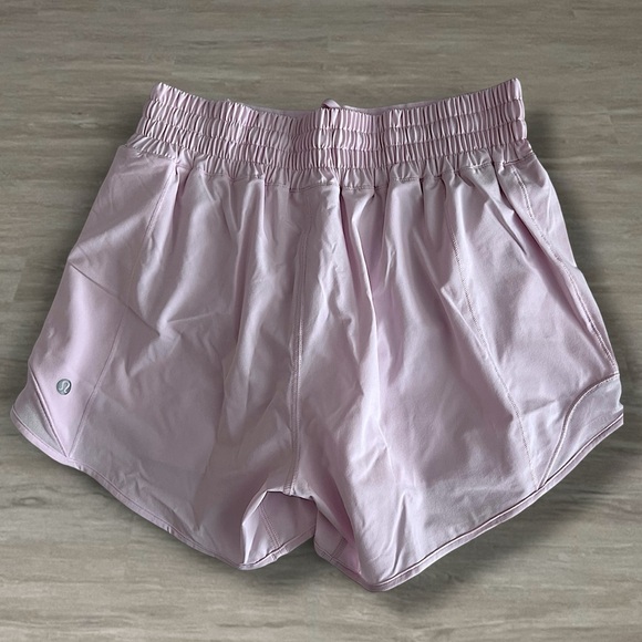 LULULEMON Hotty Hott 4” Shorts Pink Organza NWT - Picture 2 of 3